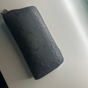 Authentic Coach wallet. Pretty good condition